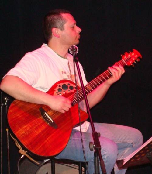 Eric, guitariste au jeu Que le dernier gagne !